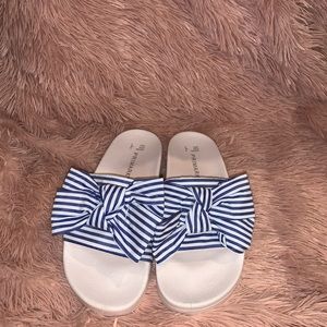 Blue & White striped bow slides 🎀